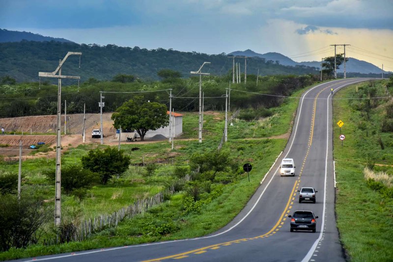 Areninha e estrada totalmente recuperada são entregues à população de Jucás