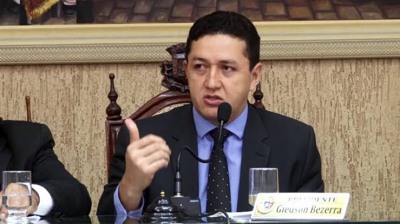 Gledson negocia filiação ao PSD para unificar oposição a Arnon