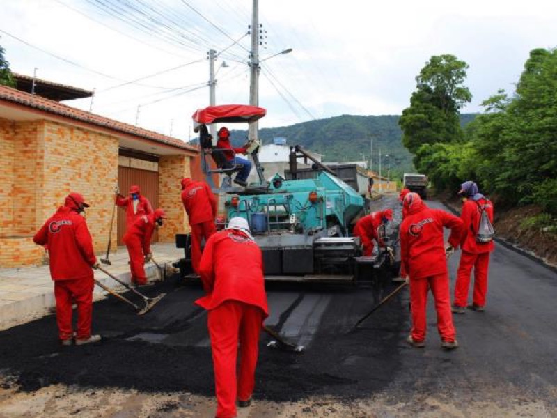 Prefeitura do Crato inicia pavimentação asfáltica na estrada do Sítio Coqueiro