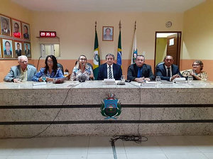 Comitiva de Ipaumirim presta homenagem ao Crato e secretário de finanças apresenta relatório da gestão fiscal