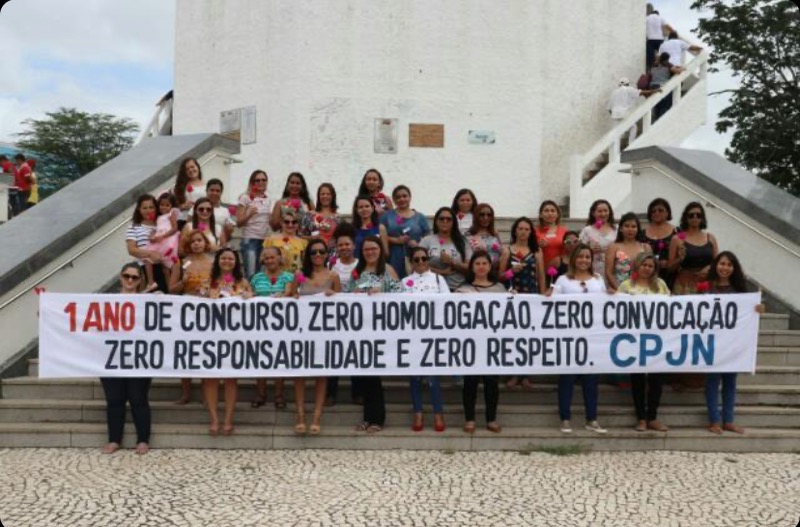 Candidatos aprovados protestam pela homologação do concurso público de Juazeiro do Norte