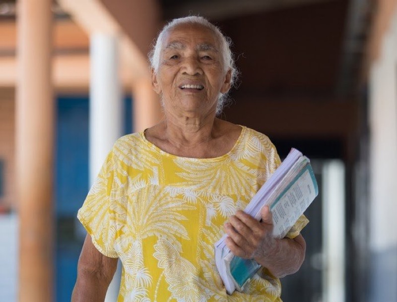 Cearense inicia estudos aos 83 anos, após vida de proibições pelo marido: ‘meu maior sonho é de aprender’