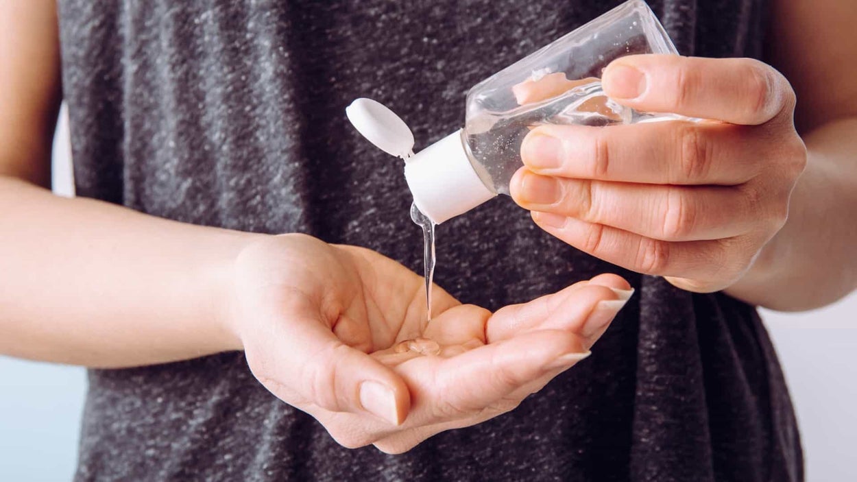 Gel desinfetante, sim ou não? 4 fatos a saber para prevenir a Covid-19