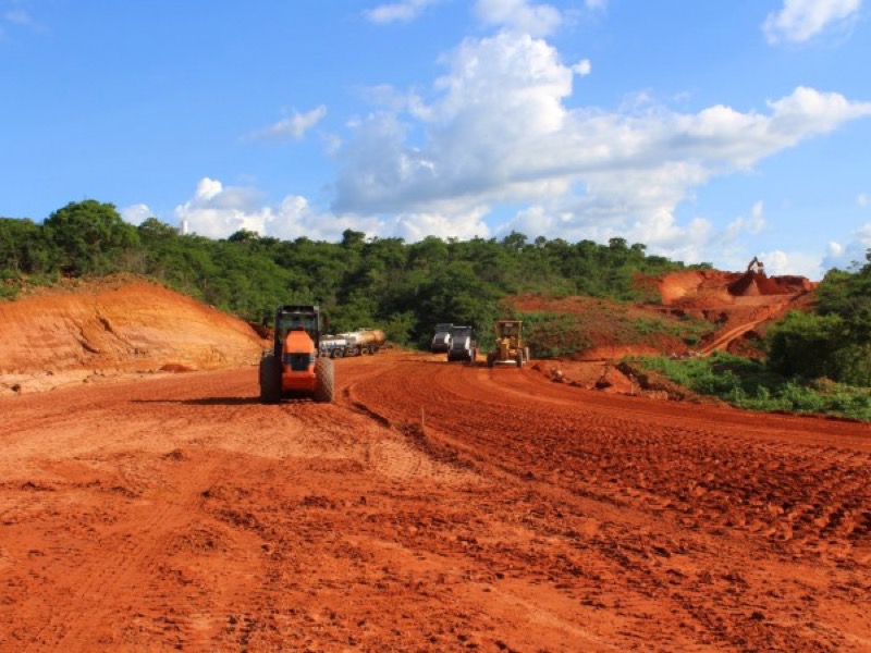 SEINFRA avança com obras da avenida que dá acesso ao horto de Nossa Senhora de Fátima em Crato