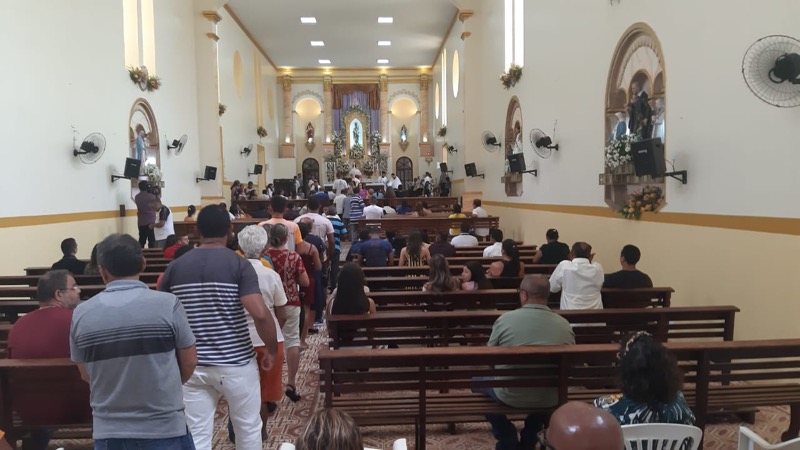 Bispo D. Gilberto celebra missa em Crato e suspende a missa do Padre Cicero
