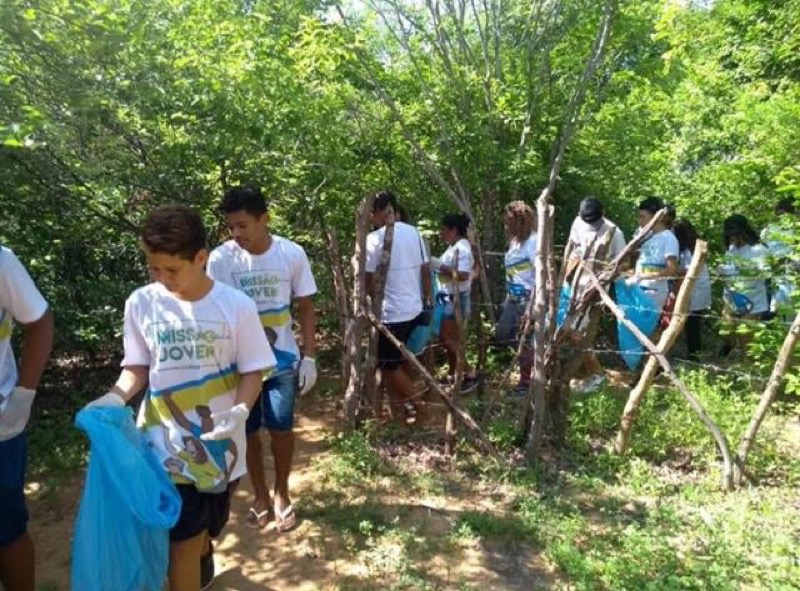 Projeto Missão Jovem realiza ação de limpeza na Cachoeira de Missão Velha