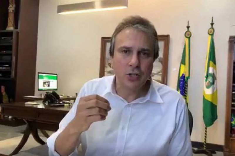 Camilo dá isenção de conta de água a famílias que pagam tarifa social e básico