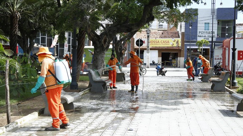 Ruas de Juazeiro do Norte recebem limpezas especiais em áreas de maior movimentação para prevenir o Coronavírus