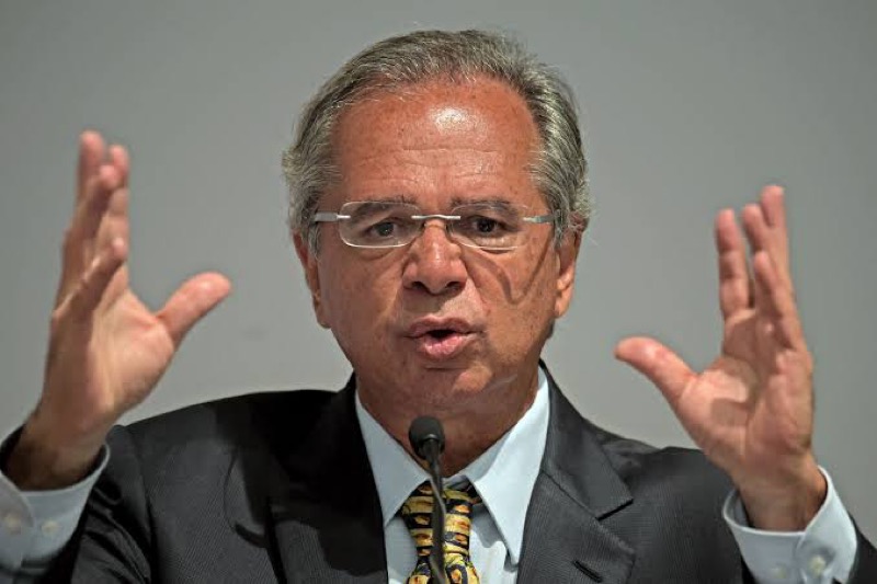 Guedes é contra isolamento social, mas diz que quer ficar em casa