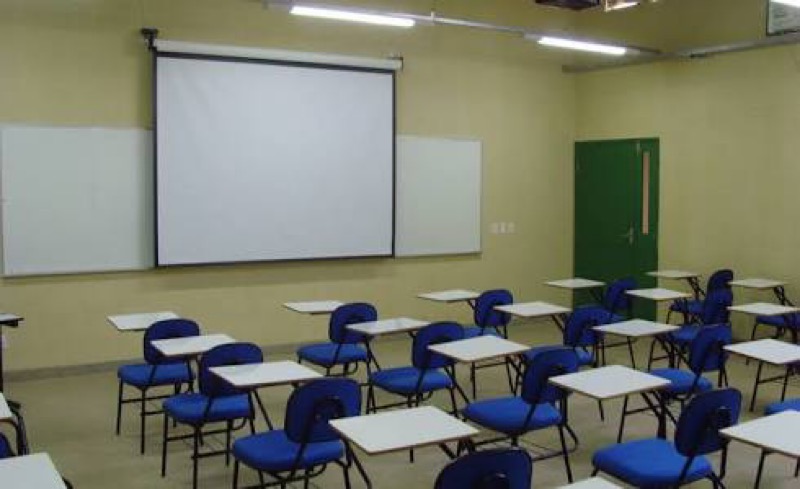Camilo prorroga até maio suspensão de aulas presenciais nas escolas e universidades do Ceará