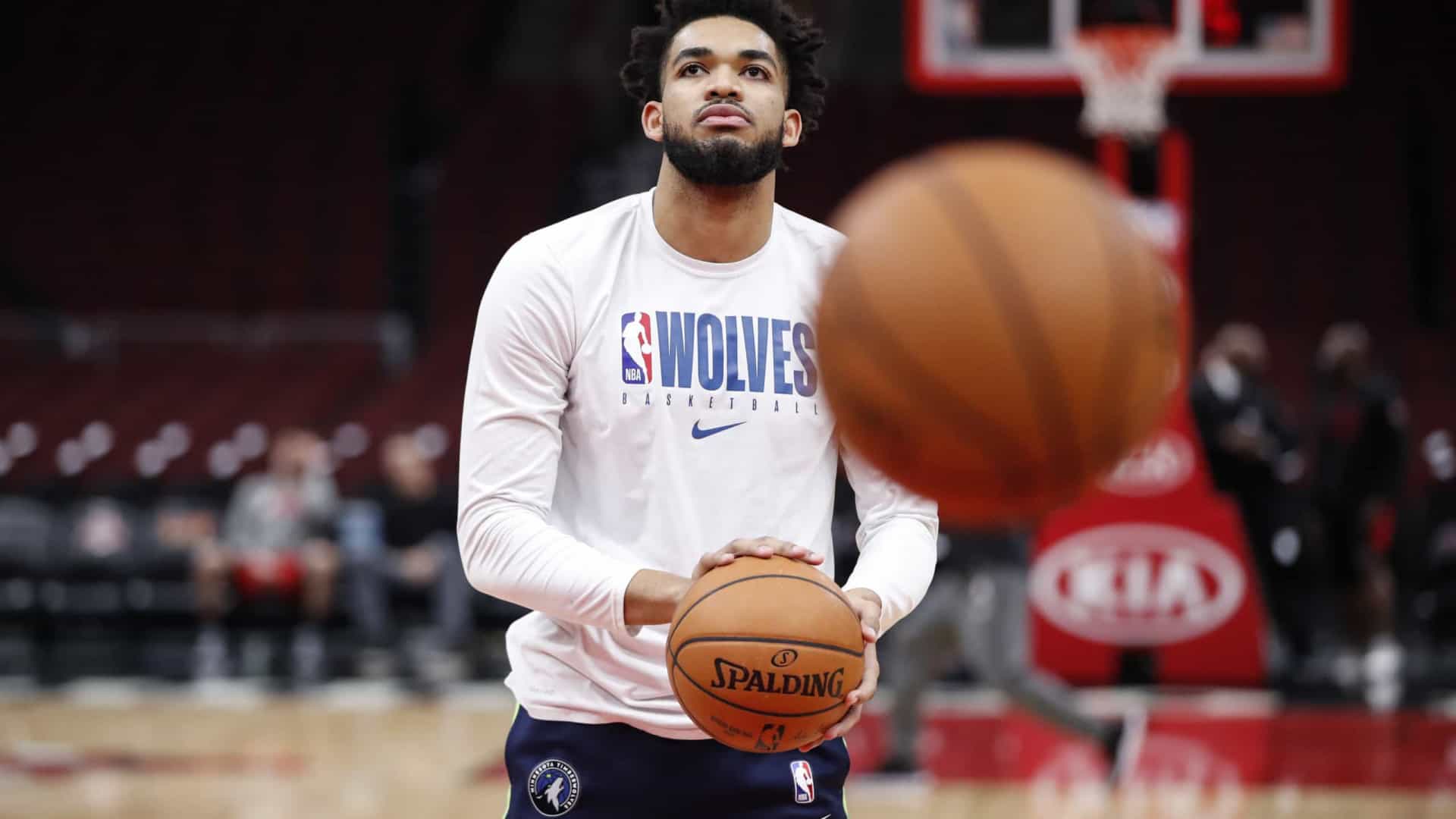 Com mãe em coma por covid-19, astro da NBA alerta: ‘Doença é real’