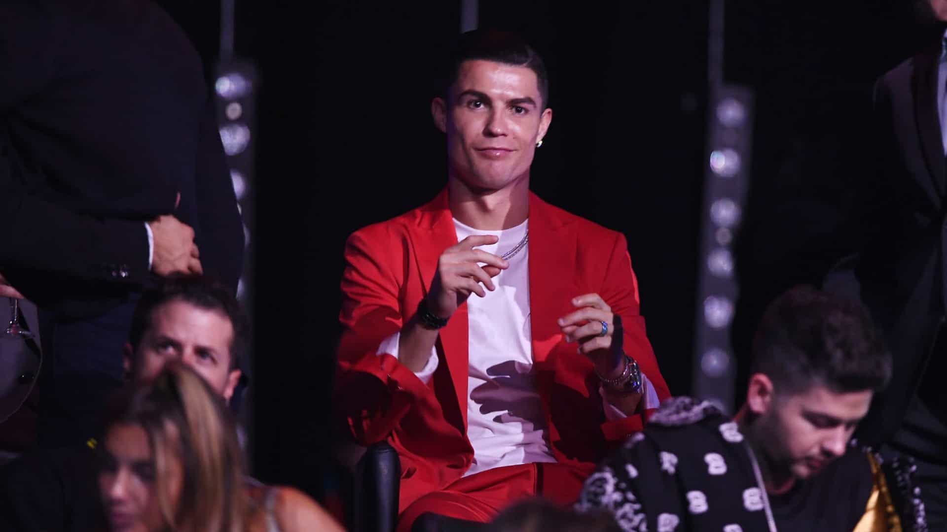 Cristiano Ronaldo doa 1 milhão de euros a hospitais