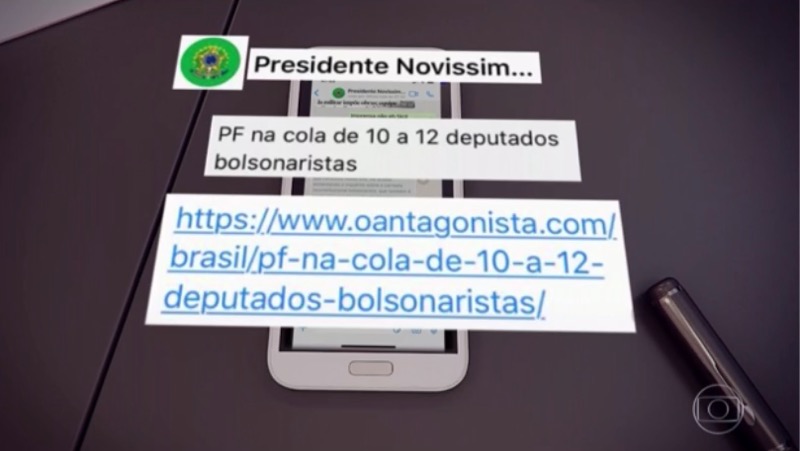 Moro exibe troca de mensagens em que Bolsonaro cobra mudança no comando da PF