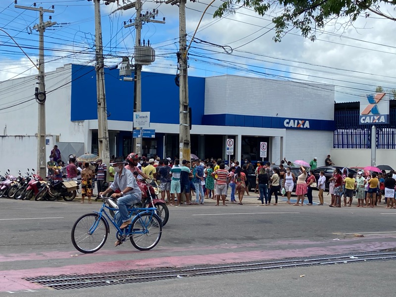 Agências bancárias do Cariri registram aglomerações mesmo com decretos de isolamento