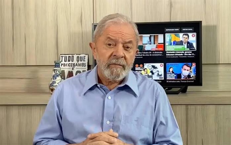 Em live com Chico Buarque, Lula diz que para trabalhar é preciso estar vivo