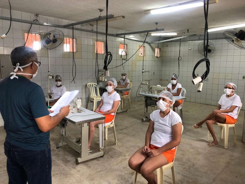 Sistema penitenciário do Ceará começa produção de 11 mil máscaras de proteção