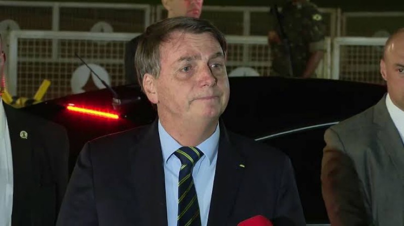 ‘E daí? Lamento. Quer que eu faça o quê?’, diz Bolsonaro sobre mortes por coronavírus; ‘Sou Messias, mas não faço milagre’