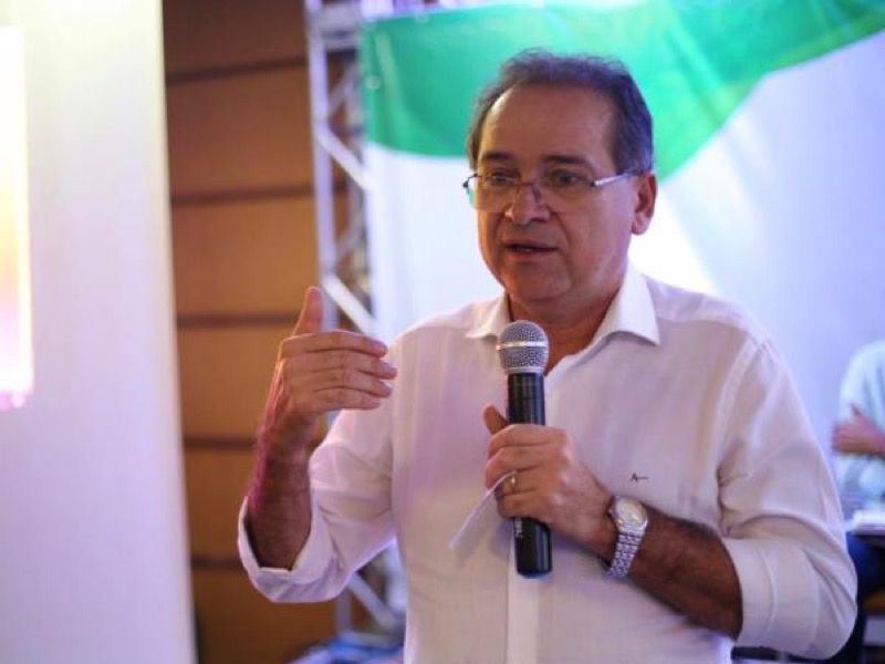 Prefeito do Crato determina celeridade na distribuição de cestas da merenda escolar às famílias de alunos carentes do município