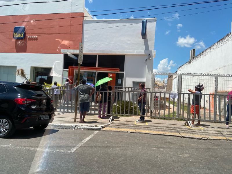 Prefeitura do Crato autua banco Itaú por aglomeração em filas
