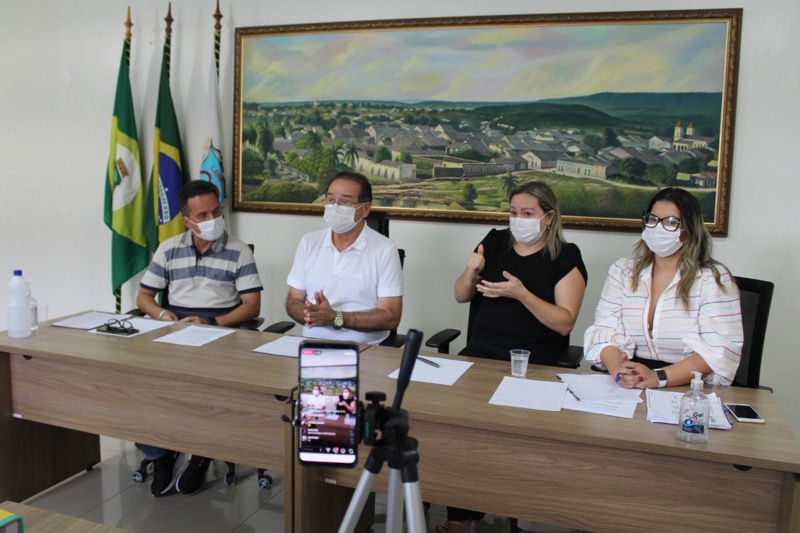 “Temos que pensar em salvar vidas, em cuidar da nossa população”, afirma Zé Ailton durante live nas redes sociais
