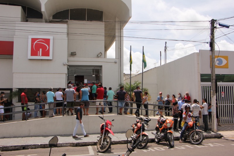 Semana começa com agências superlotadas e descumprimento do isolamento social no Cariri