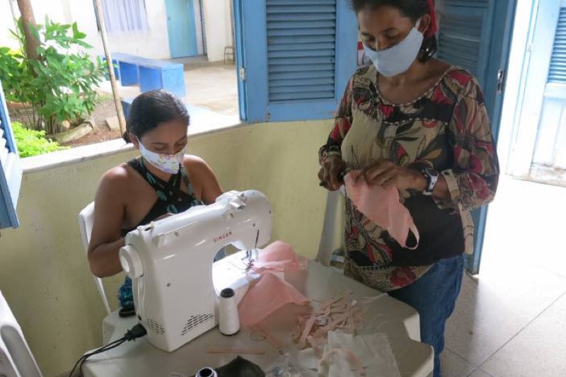 Juazeiro: CRAS do Triângulo realiza trabalho com Mulheres Empreendedoras na produção de 200 máscaras por dia