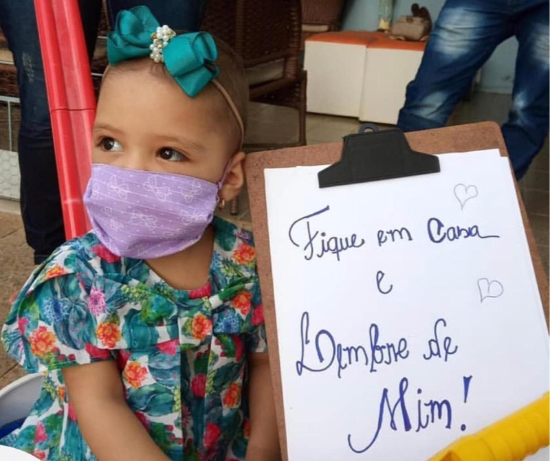 Associação de Barbalha confecciona máscaras para crianças com câncer e pede doação do material