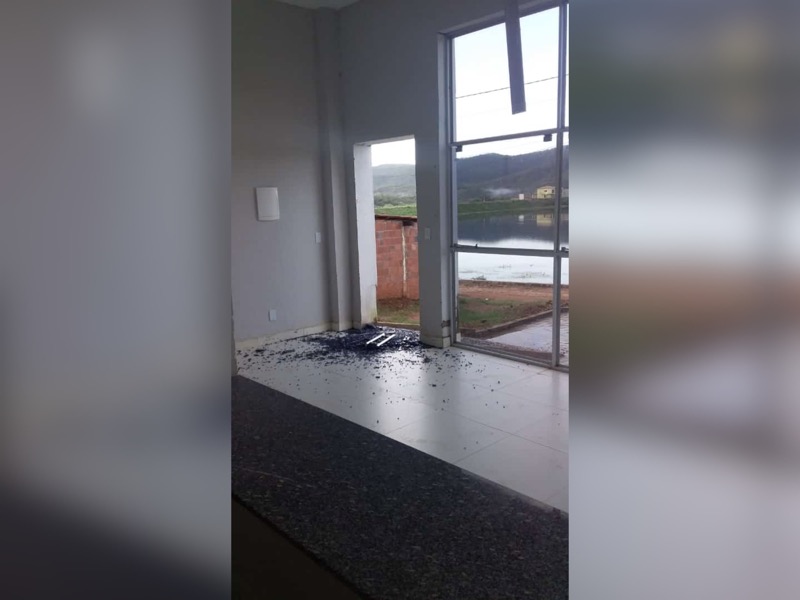 Prédio da prefeitura de Granjeiro é alvo de tiros na madrugada desta sexta (22)