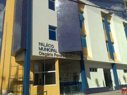 Em meio à pandemia prefeitura de Farias Brito corta salário de todos os professores temporários do município