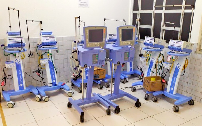 Ventiladores mecânicos consertados em projeto garantem funcionamento de 74 leitos de UTI