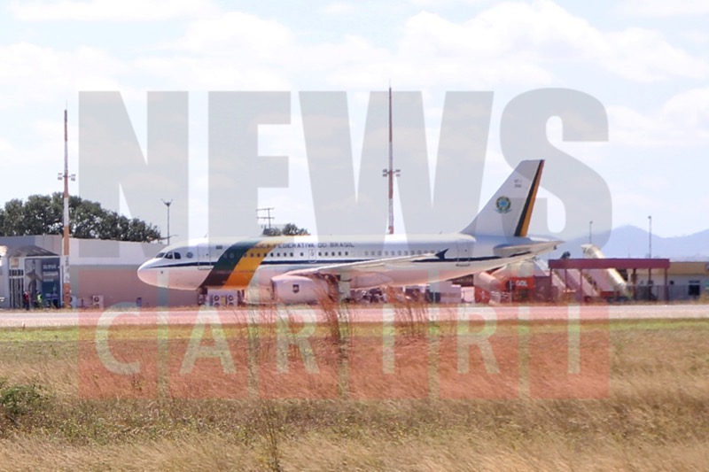Avião da comitiva presidencial pousa em Juazeiro do Norte
