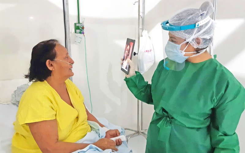 Unidades da rede estadual, como o HRC, investem em tecnologia para aproximar pacientes e familiares