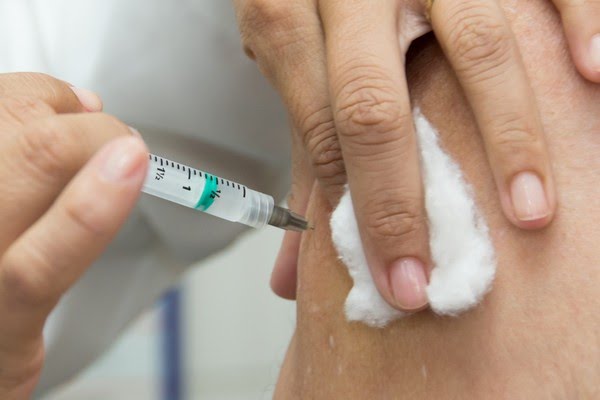 Governo anuncia parceria para produzir vacina contra covid-19