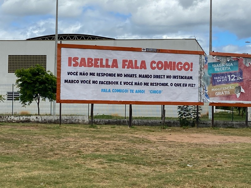 “ISABELA FALA COMIGO”; Outdoor em Crato chama atenção de moradores e viraliza na internet