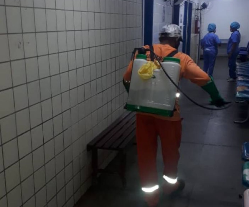 Serviços de higienização e esterilização seguem sendo realizados em espaços públicos de Juazeiro do Norte