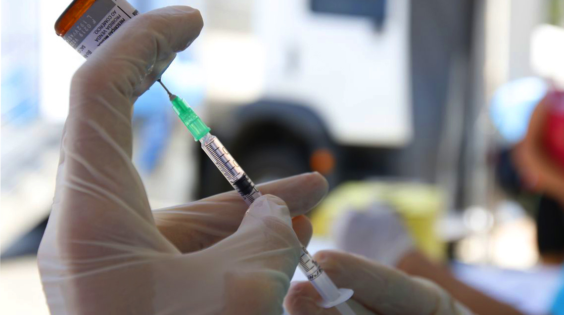 União Europeia aprova vacina contra o Ebola que leva a mesma tecnologia estudada para a Covid-19