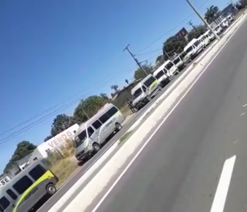 Topiqueiros fazem protesto pedindo liberação do transporte intermunicipal no Cariri