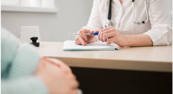 Vale procurar atendimento médico nos primeiros sintomas da covid-19?