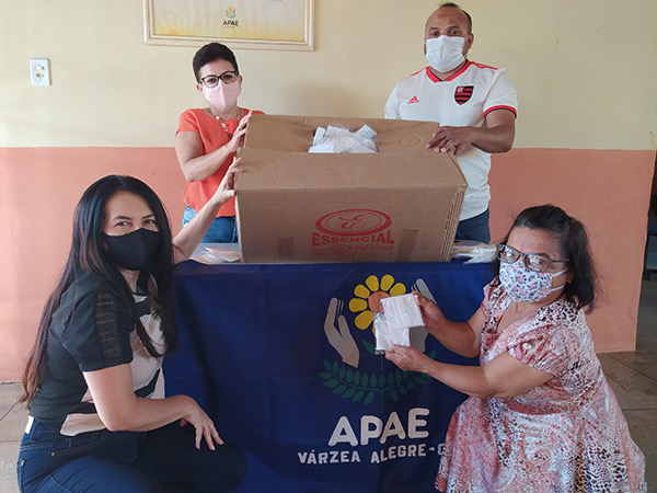 Live solidária arrecadou mil máscaras que foram doadas à APAE de Várzea Alegre-CE