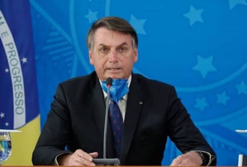 Bolsonaro veta uso obrigatório de máscara em templos e comércio