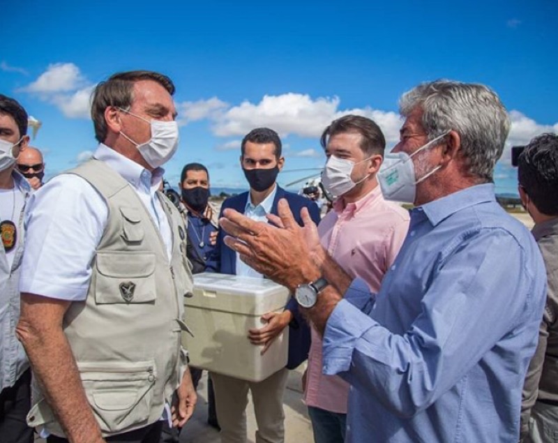 Depois de se encontrar com Bolsonaro, Arnon Bezerra diz que testou negativo para covid-19