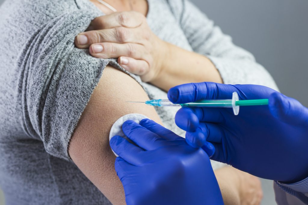 Prazo para produzir vacinas no Brasil pode ser “impossível”