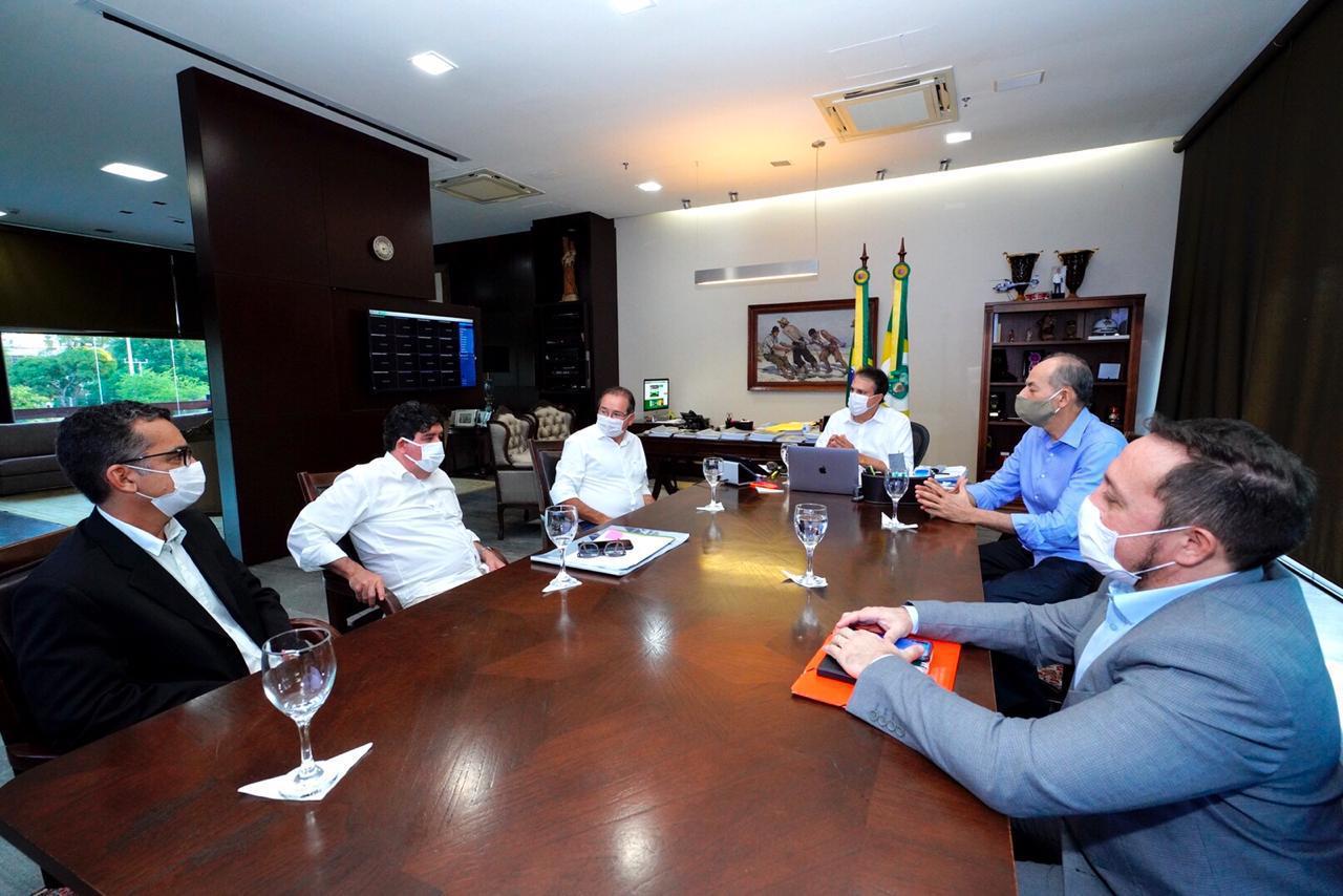 Zé Ailton entrega projeto a Camilo para instalação da Faculdade de Medicina do Crato