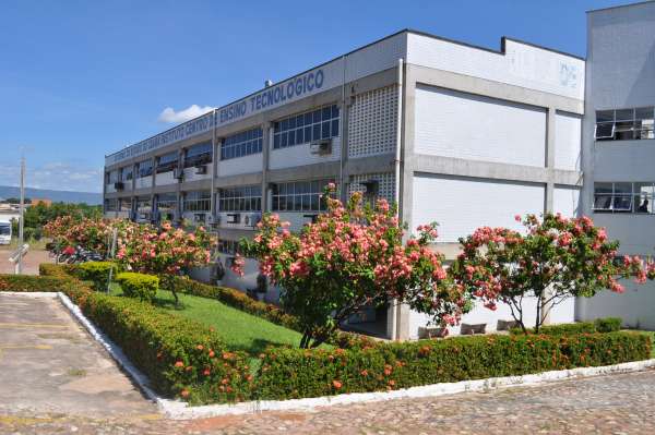 Centec oferece 600 vagas em cursos técnicos e superiores gratuitos