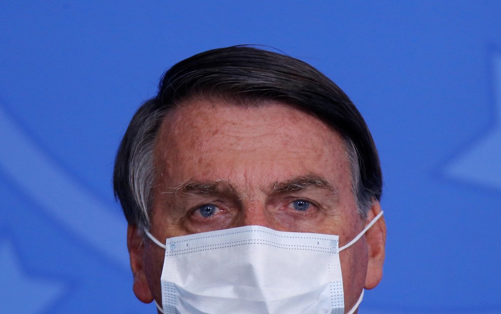 Bolsonaro contraria ciência e diz a apoiadores que eficácia de máscara é ‘quase nenhuma’