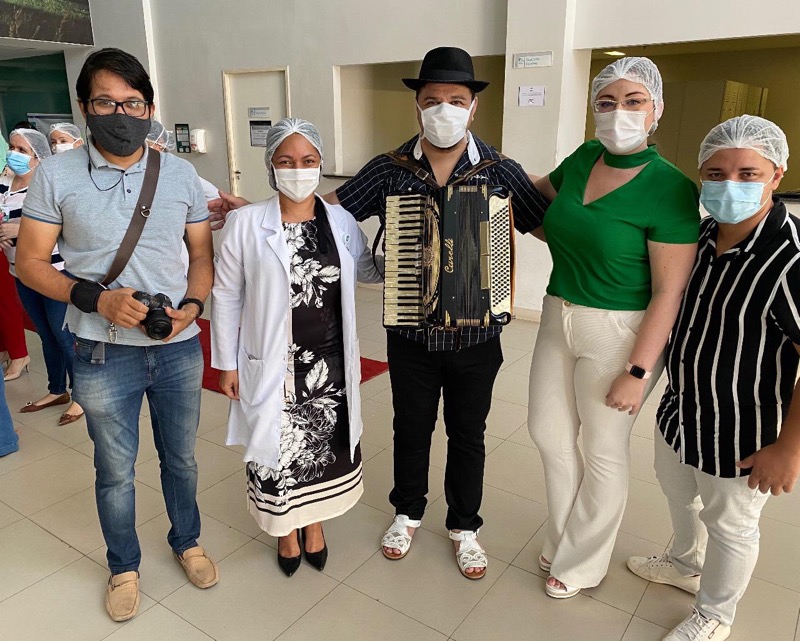 Direção do HRC reúne-se com empresários do setor de evento do Cariri e surpreendem os colaboradores da Unidade