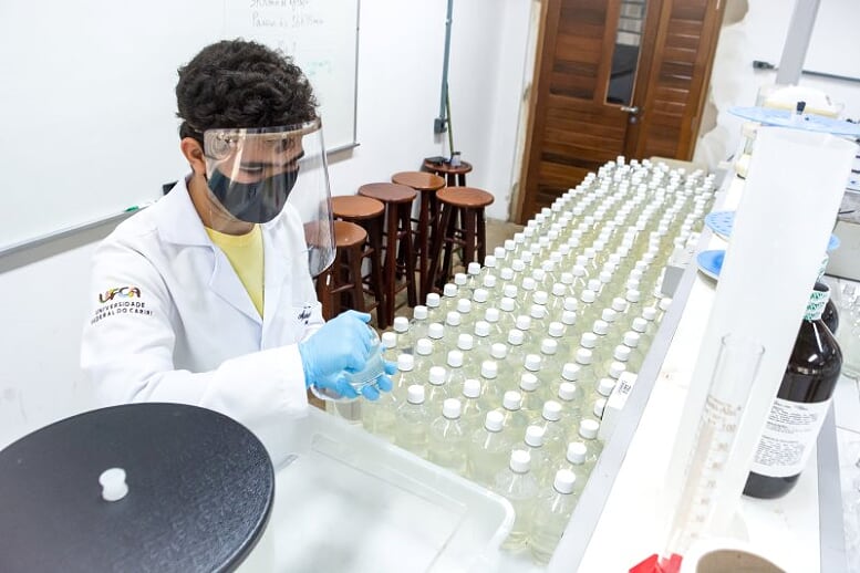 Covid-19: UFCA inicia distribuição de álcool e sabão para distribuir a pessoas carentes