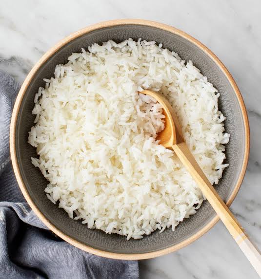 Por que quando um americano e chinês almoça, a gente paga mais caro pelo alimento?