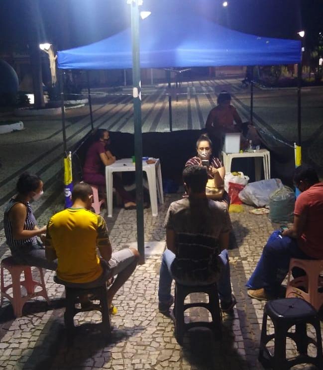 Aprovados no concurso de Juazeiro acampam em frente à prefeitura