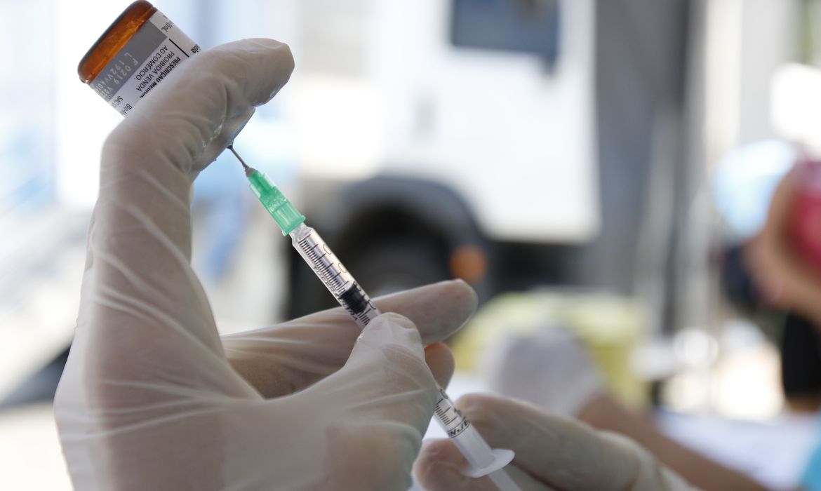 Testes clínicos com BCG contra covid-19 vão durar até 12 meses